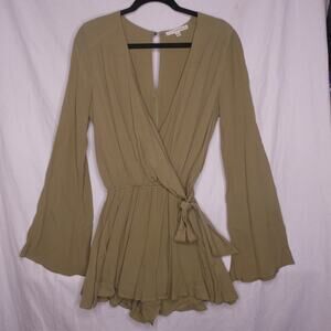 Caramela Women's small avocado‎ green long sleeve romper full wrap Bell sleeves